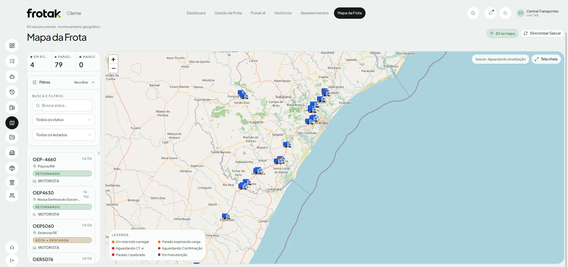 Mapa da Frota da Frotak com os caminhões posicionados no mapa, legenda de status e lista de veículos.
